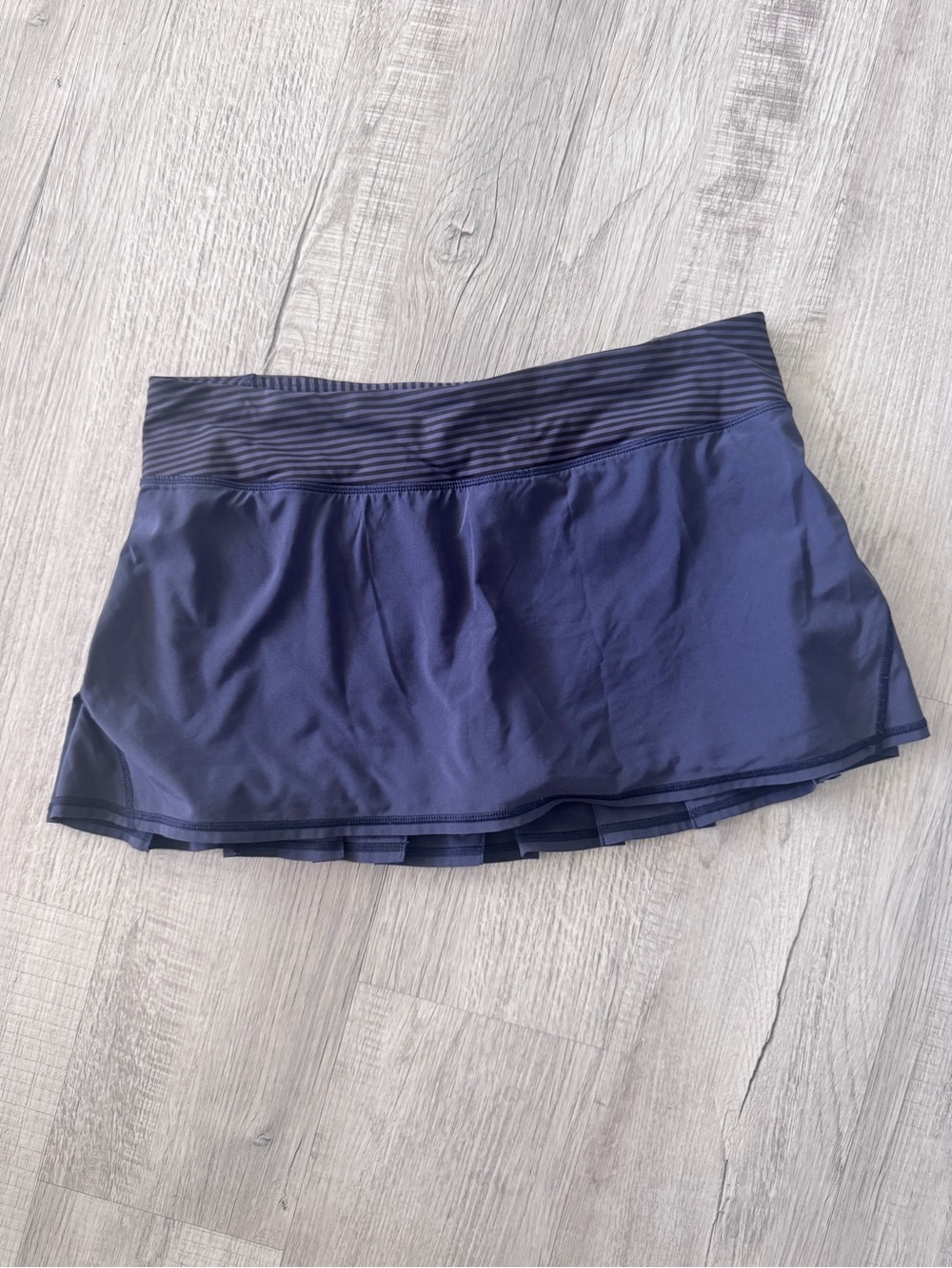 Lululemon Pace Rival Pleated Tennis Skirt regular Navy Blue w/ Stripes - Size 10